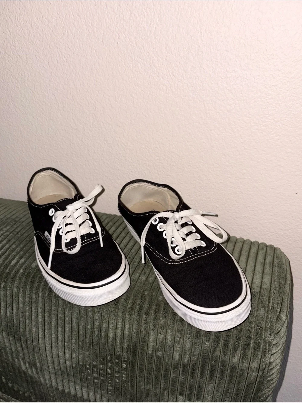 Vans Black & White Classic Old Skool Trainers Skater Lifestyle Shoes, size 8
